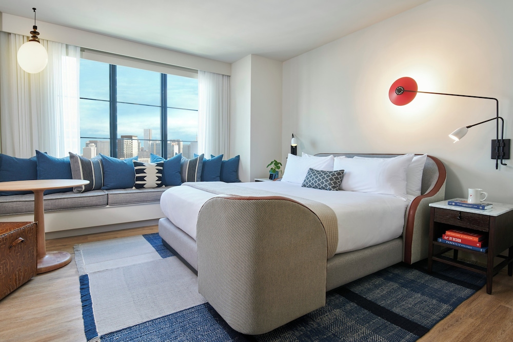 GRAND, SUITE, KING BED