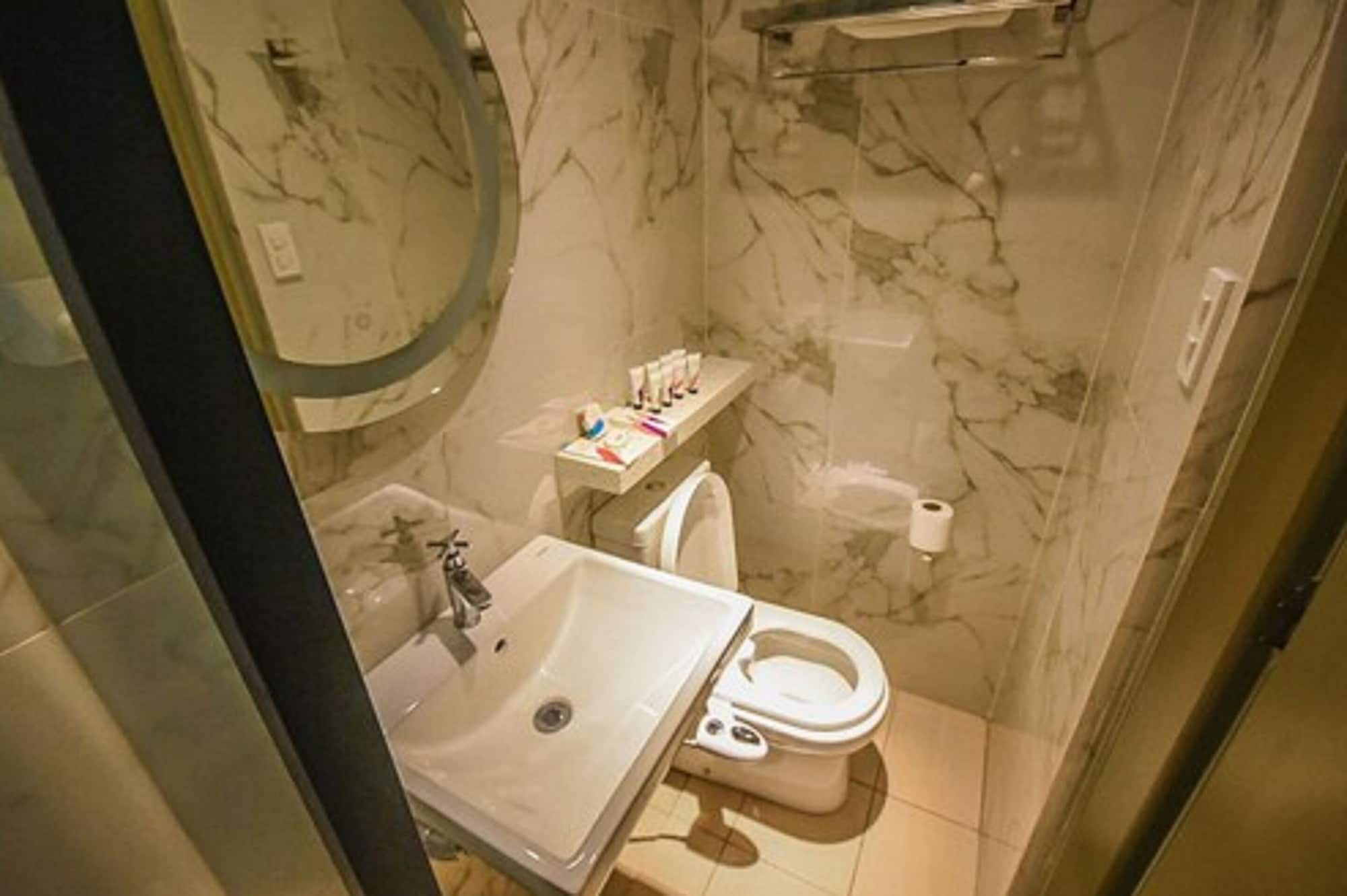 Superior, Queen Bed, Pacific Skyloft Hotel 7/7