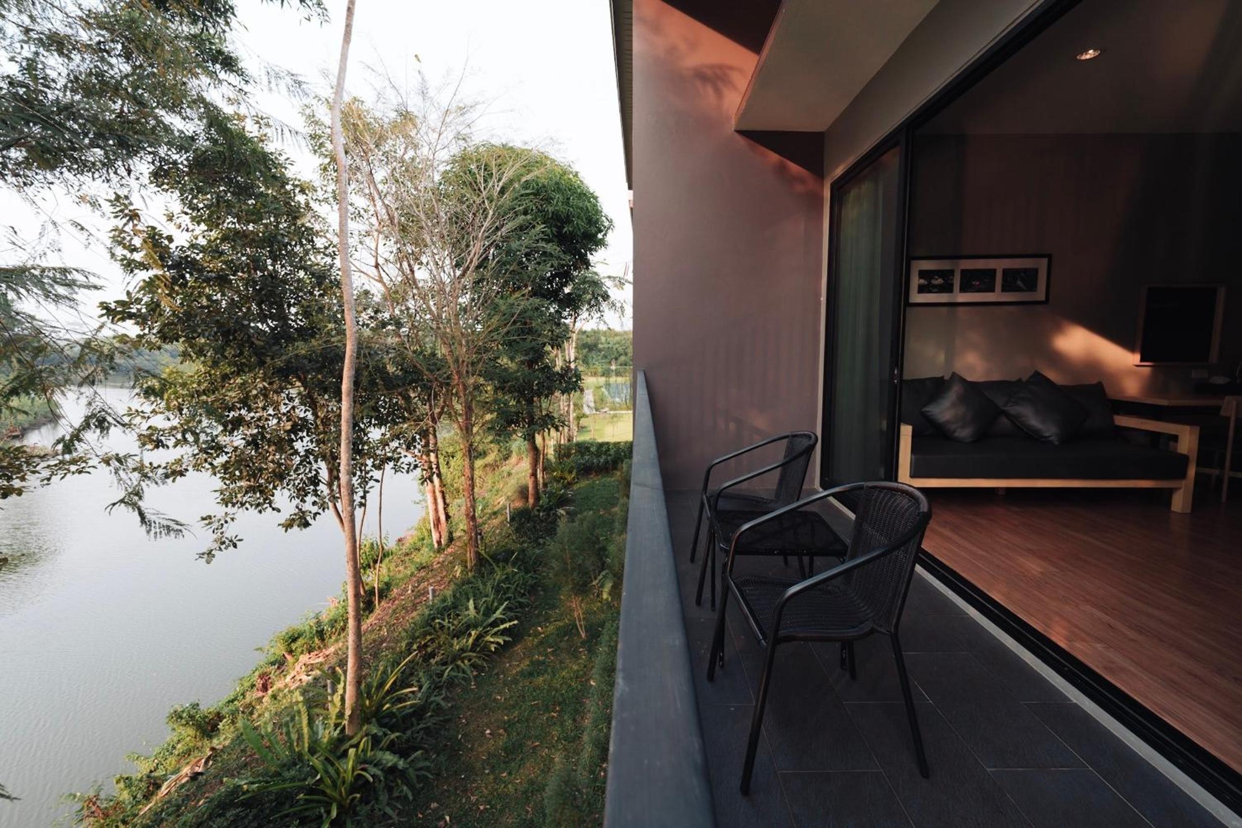 Riverawan Hotel 47/73