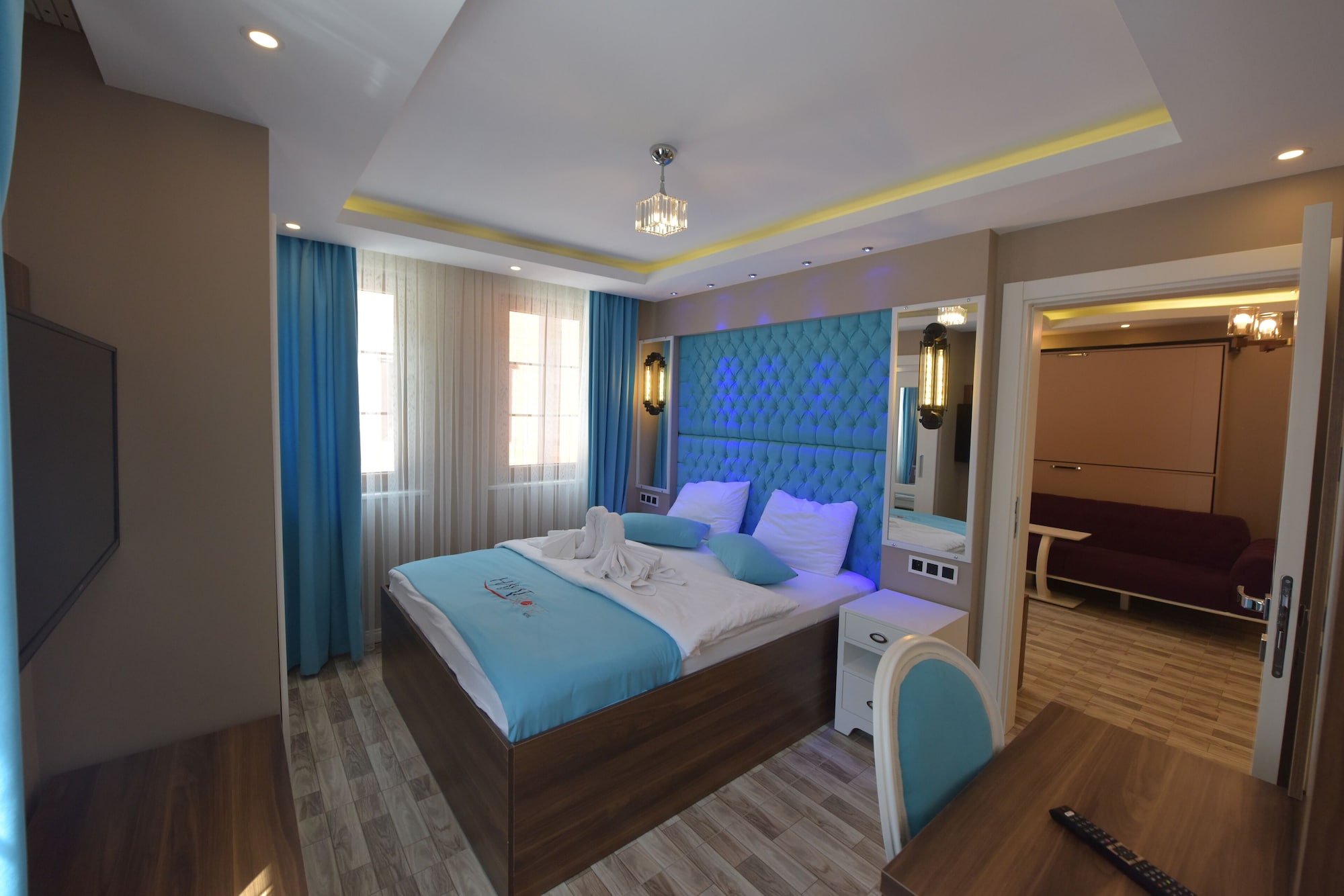 DELUXE, SUITE
