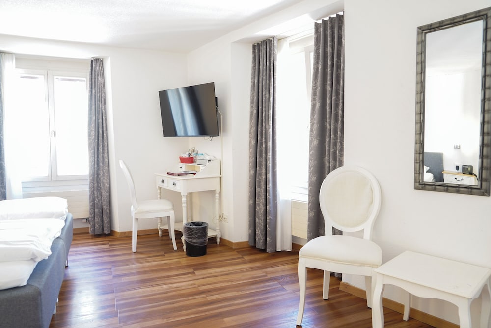 Weisses Kreuz Hotel 24/47
