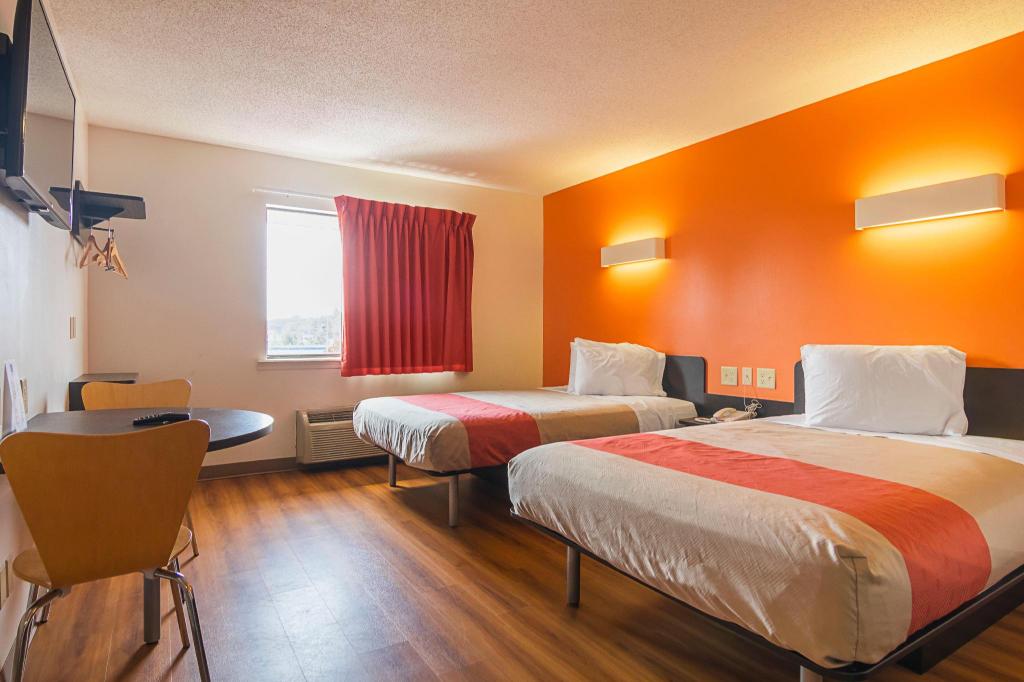 2 Full Beds - Non-Smoking, Kitchen