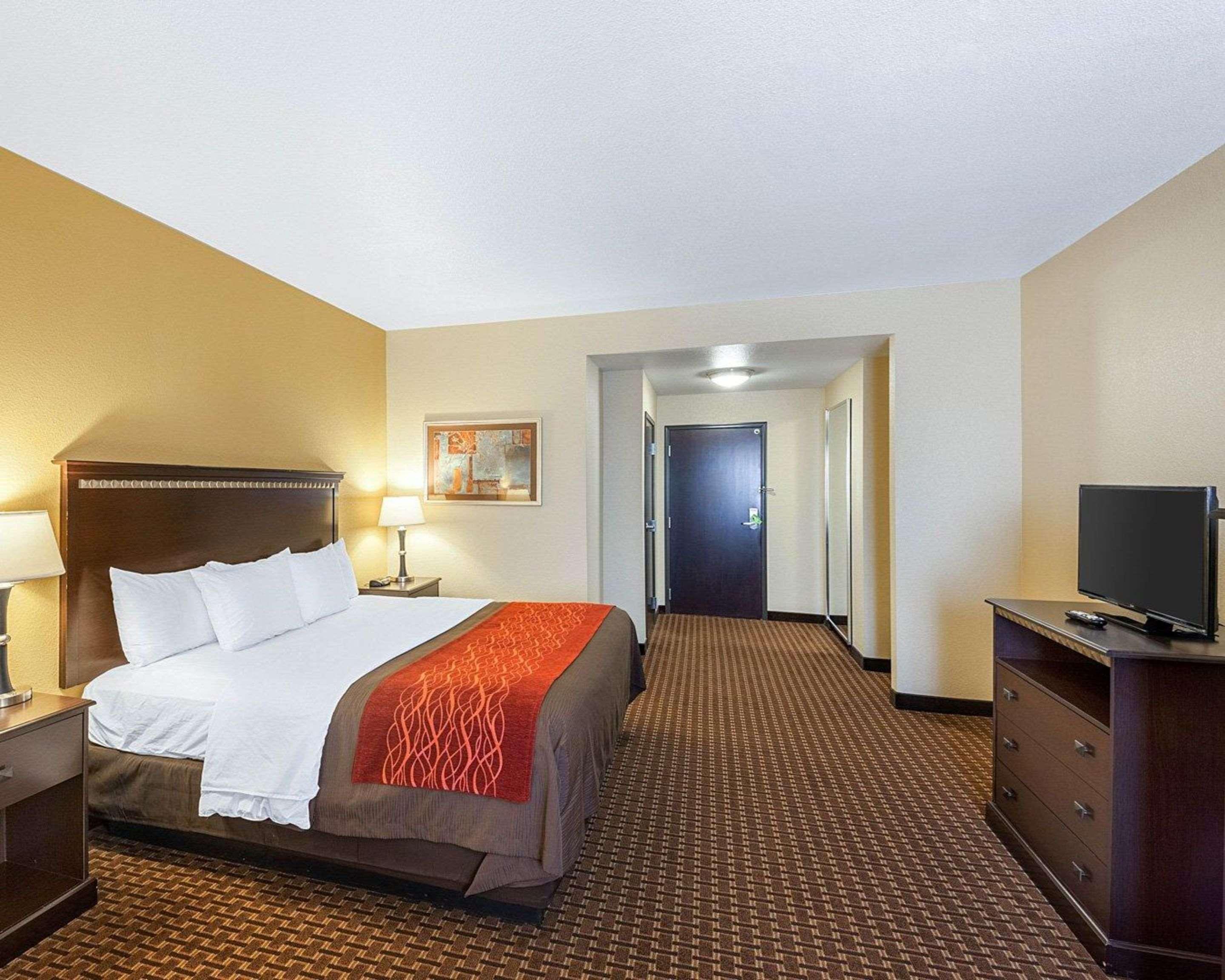 ROOM, KING BED