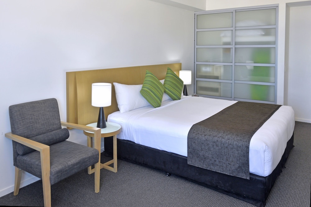 2 Bedrooms, King and Queen Bed, Water View, Dual Key