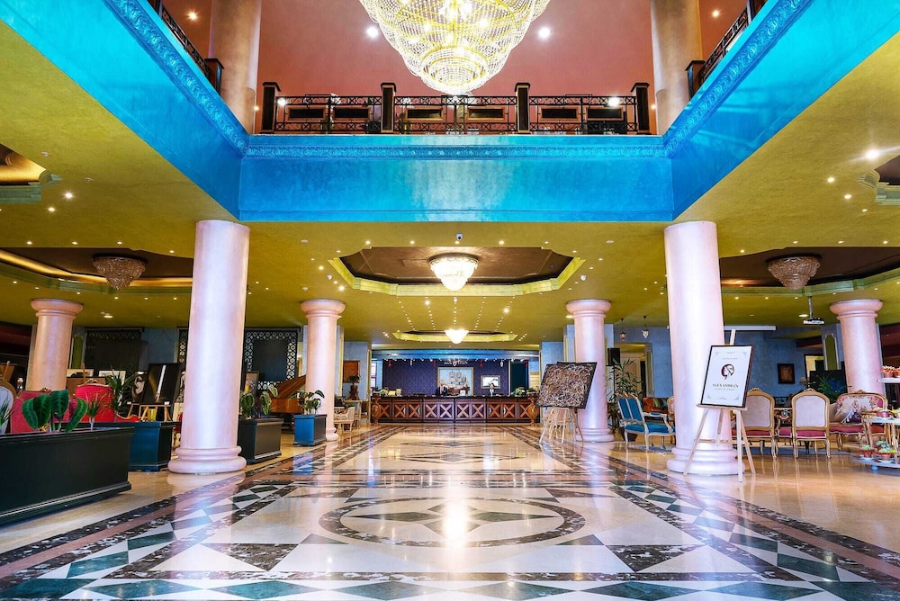 Phoenicia Grand Hotel 11/74