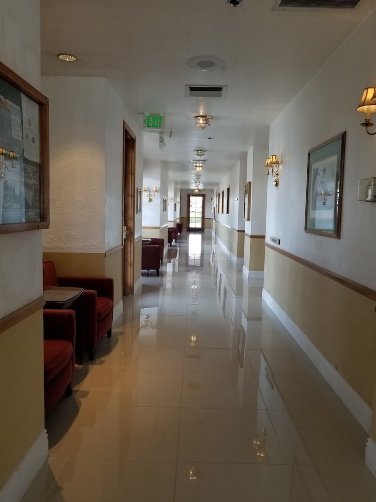 Clarion Inn Near China Lake Naval Station 28/43