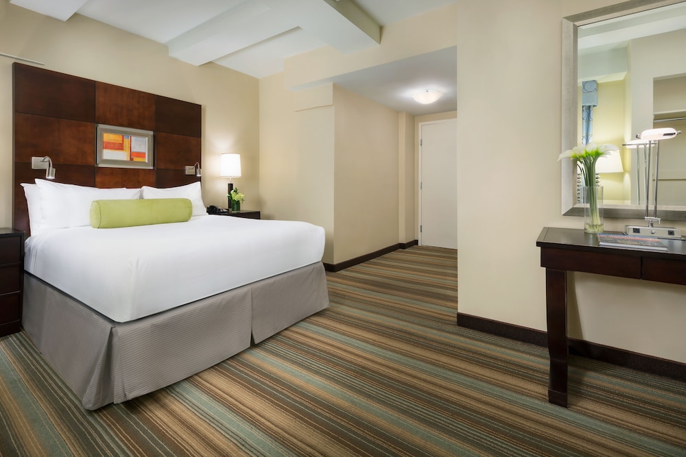 Aura Hotel Times Square 7/31