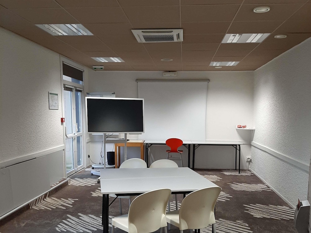 Ibis Rennes Cesson 67/76