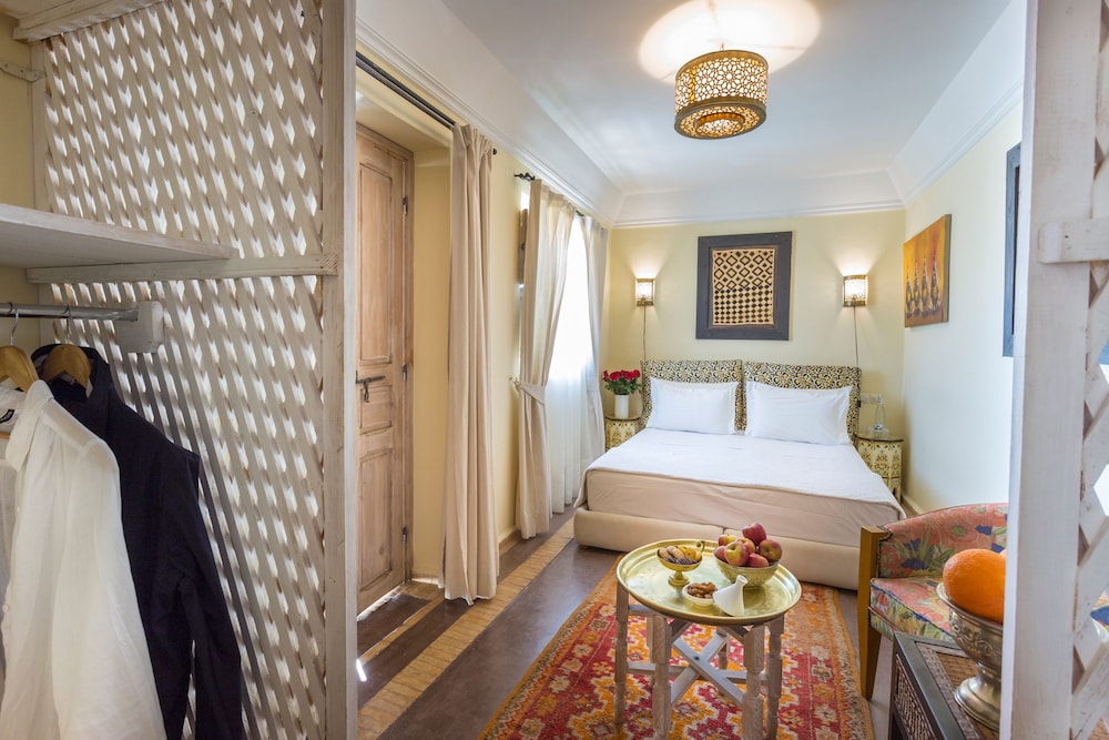 RIAD AZOULAY 32/76