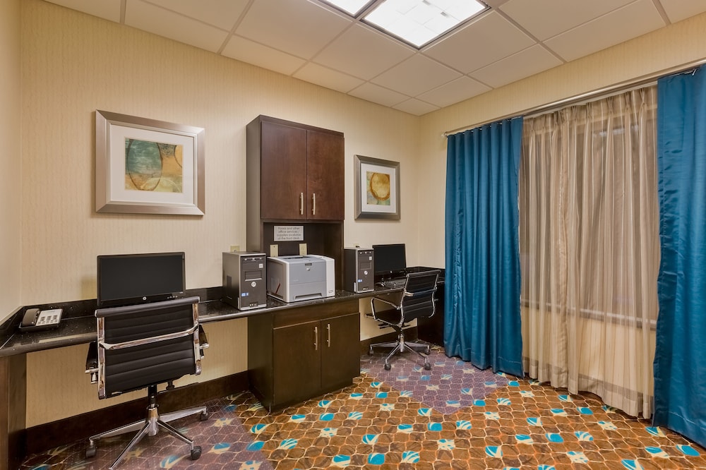 Holiday Inn Express Hotel And Suites Alpine Southeast 22/53