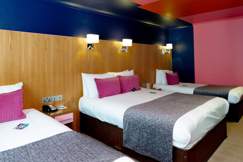 ROOM, TWIN BEDS