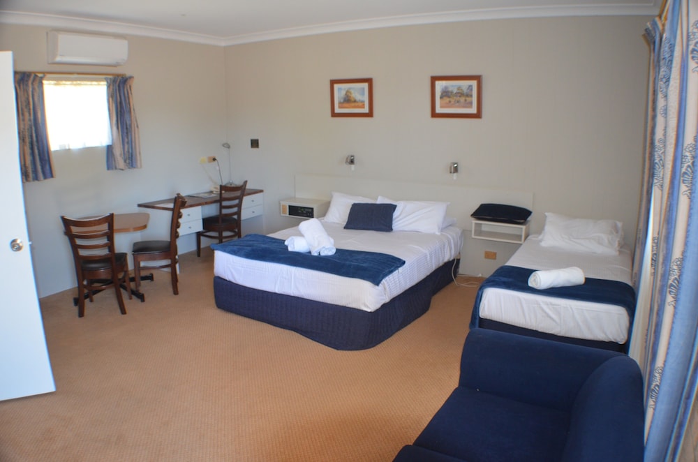 Deer Park Motor Inn And Restaurant 10/50