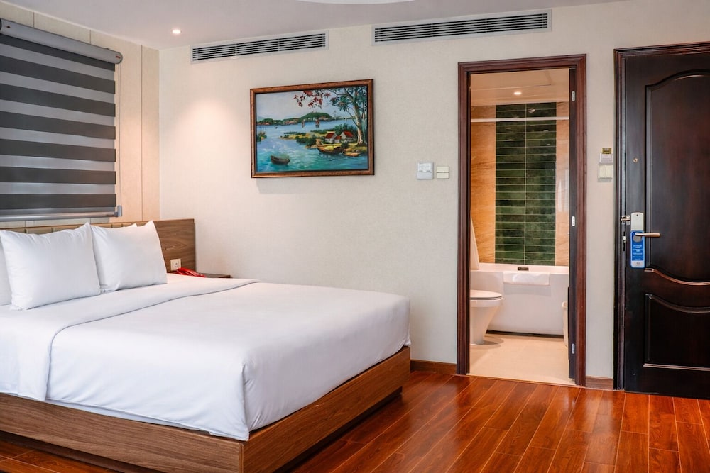 DELUXE, DOUBLE BED