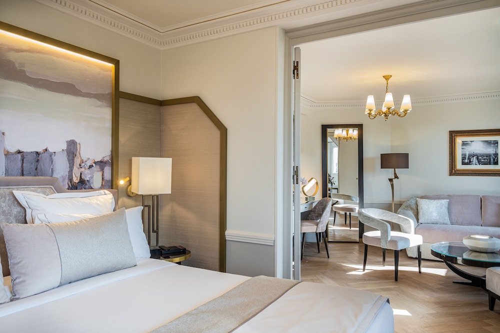 DELUXE, SUITE