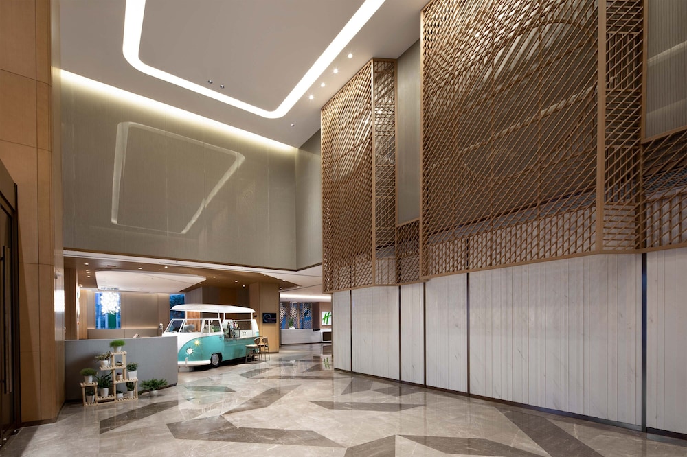 Holiday Inn Wuxi Central Station 16/56