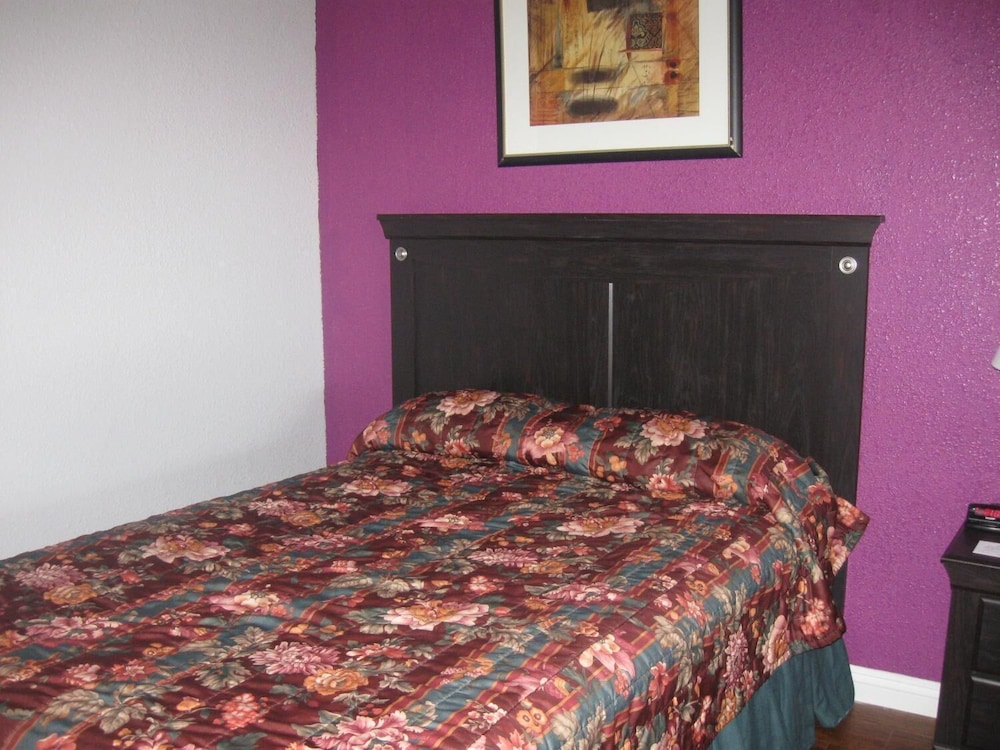 Santa Fe Inn Pueblo 13/31