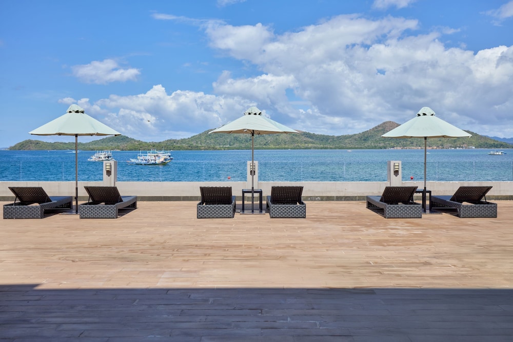 Two Seasons Coron Bayside Hotel 62/68