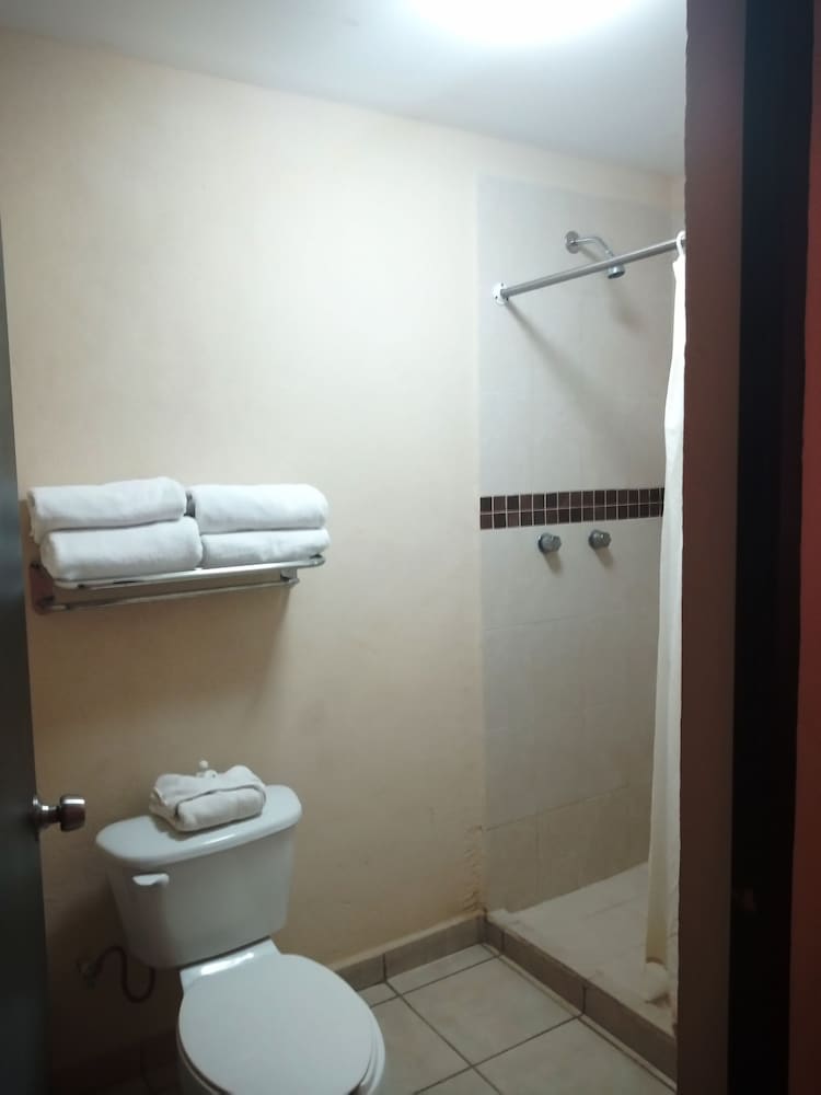 Los Jitos Hotel & Suites 54/56