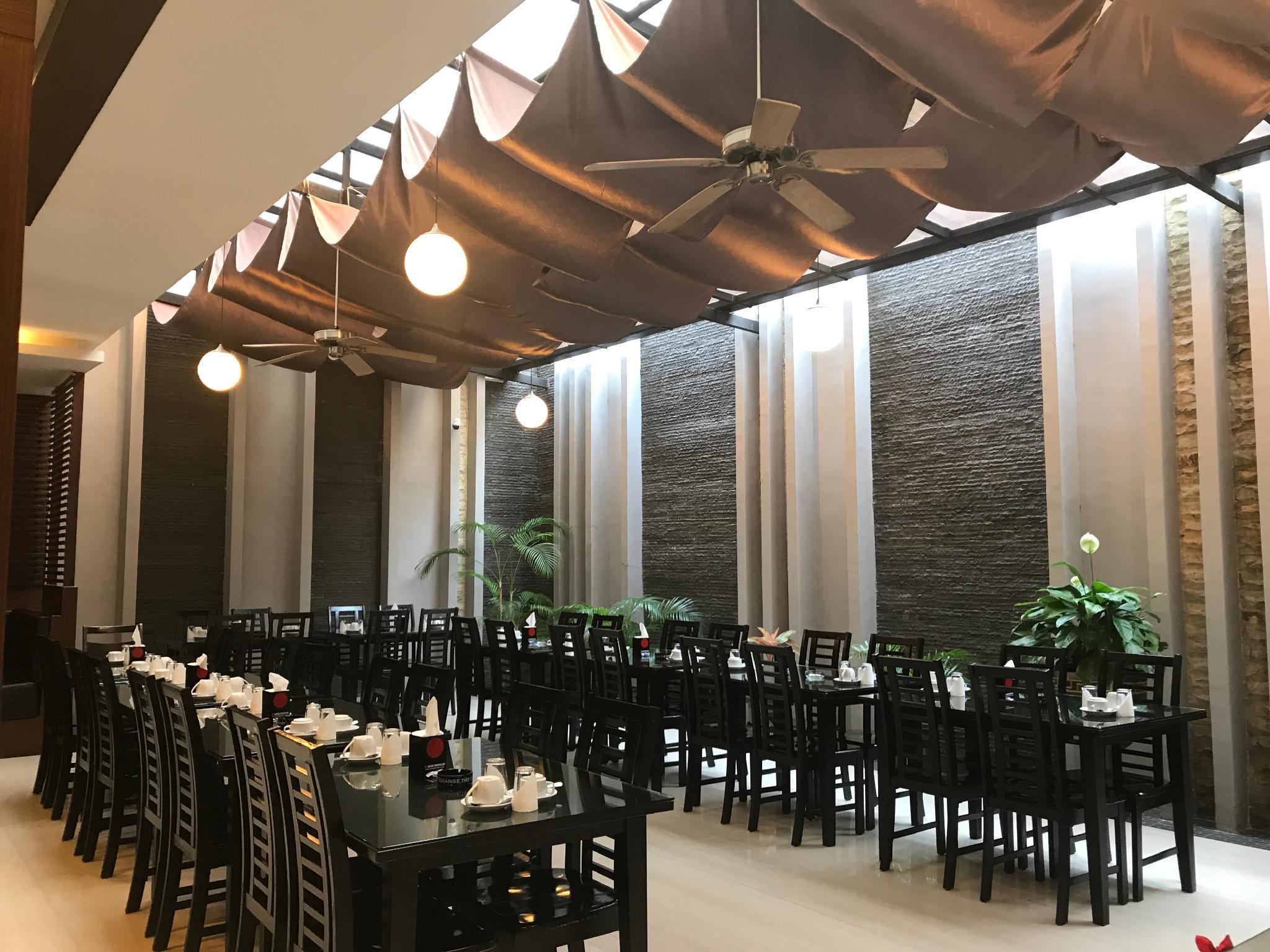 Grand Mega Hotel 24/26