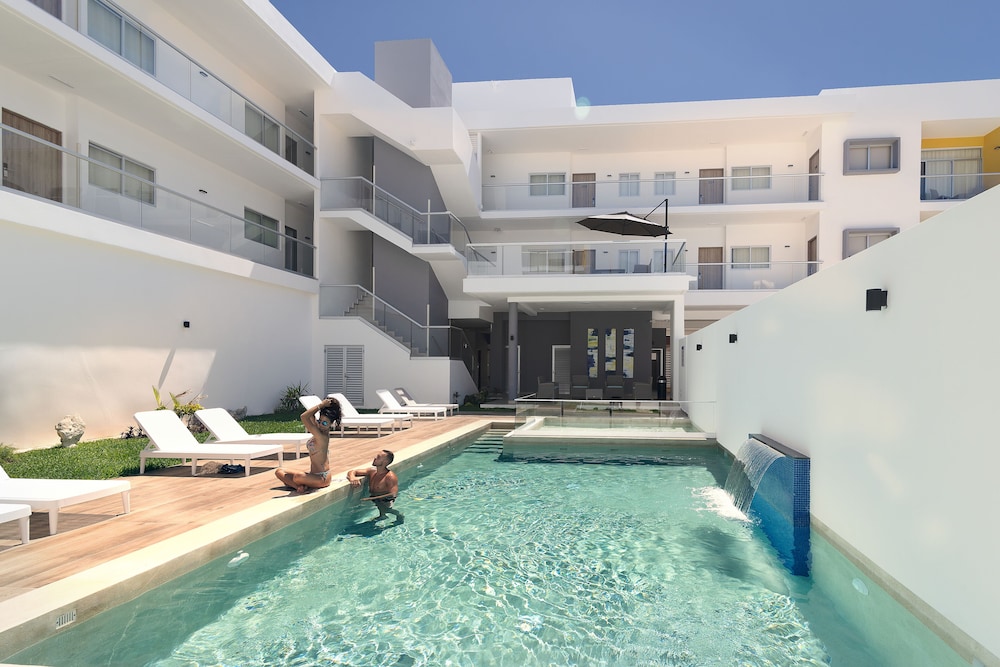 Hotel Heaven Suites 28/28