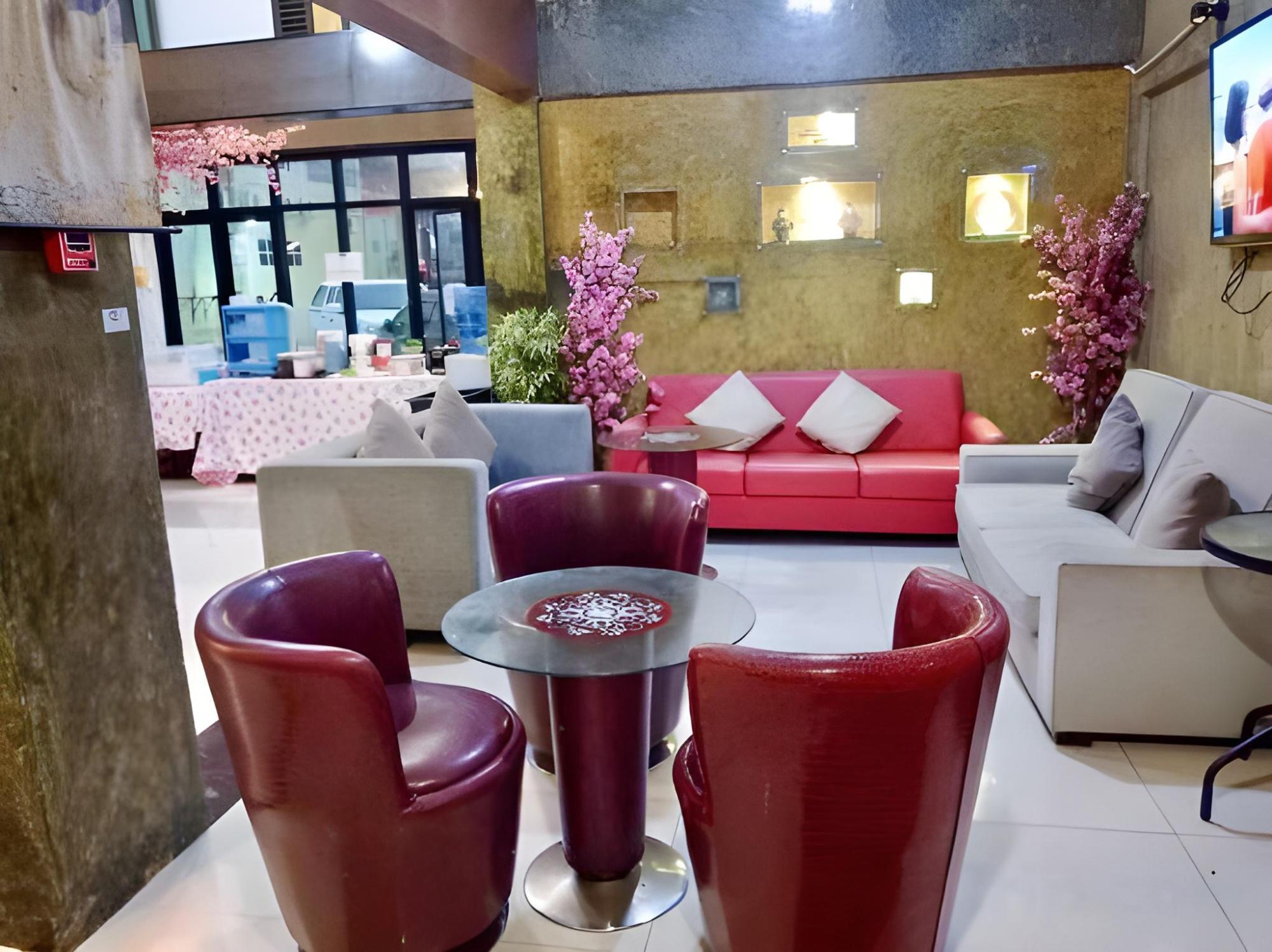 Izen Pure Budget Hotel & Residences 45/49