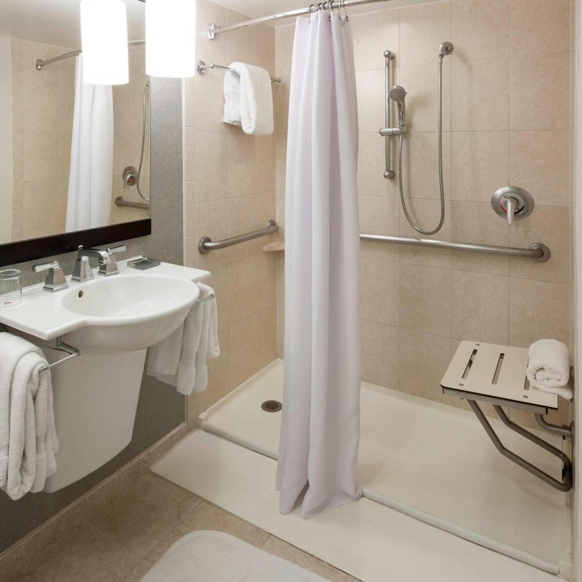 غرفة بسرير كينج أو سرير مزدوج، Fairfax Marriott at Fair Oaks 5/8