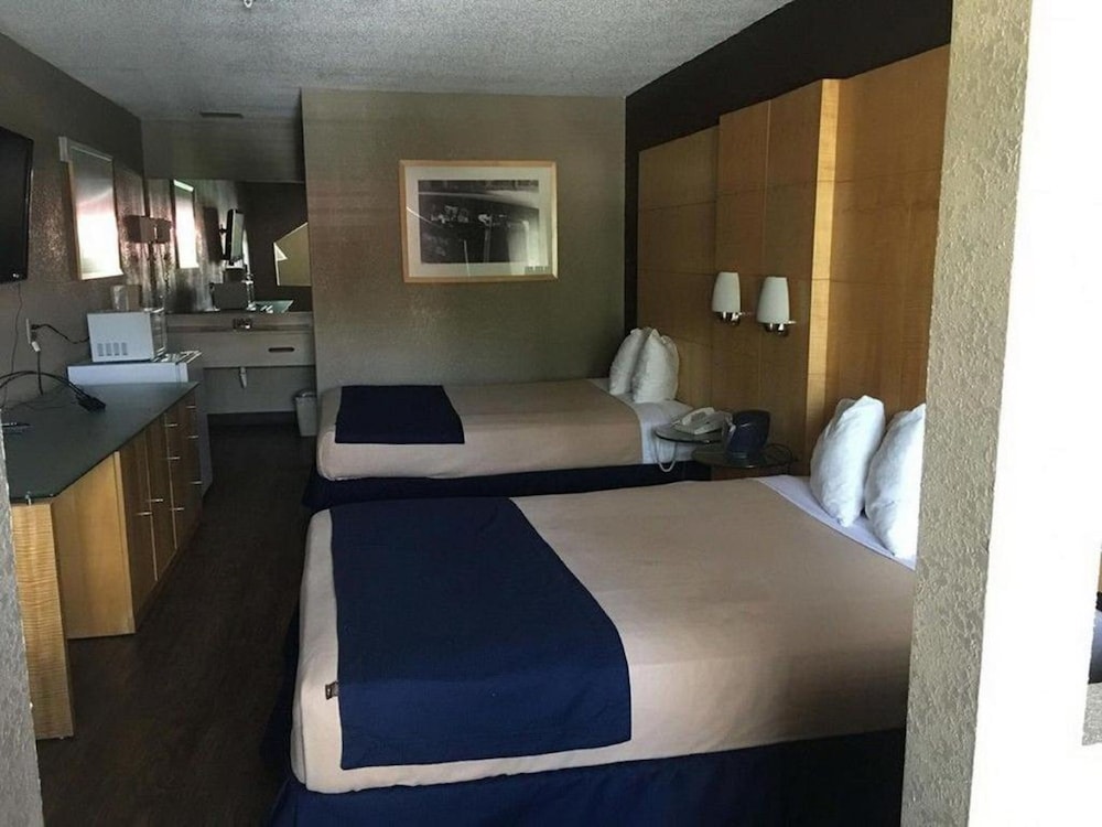 Woodbridge Inn By OYO Rome 7/12
