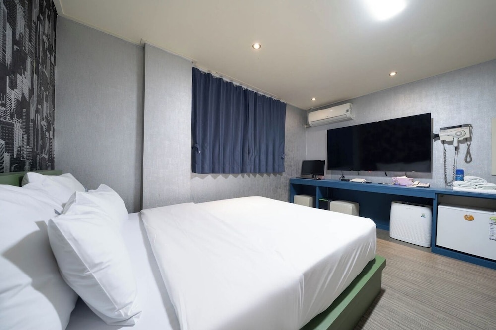 Galleria Hotel 12/50