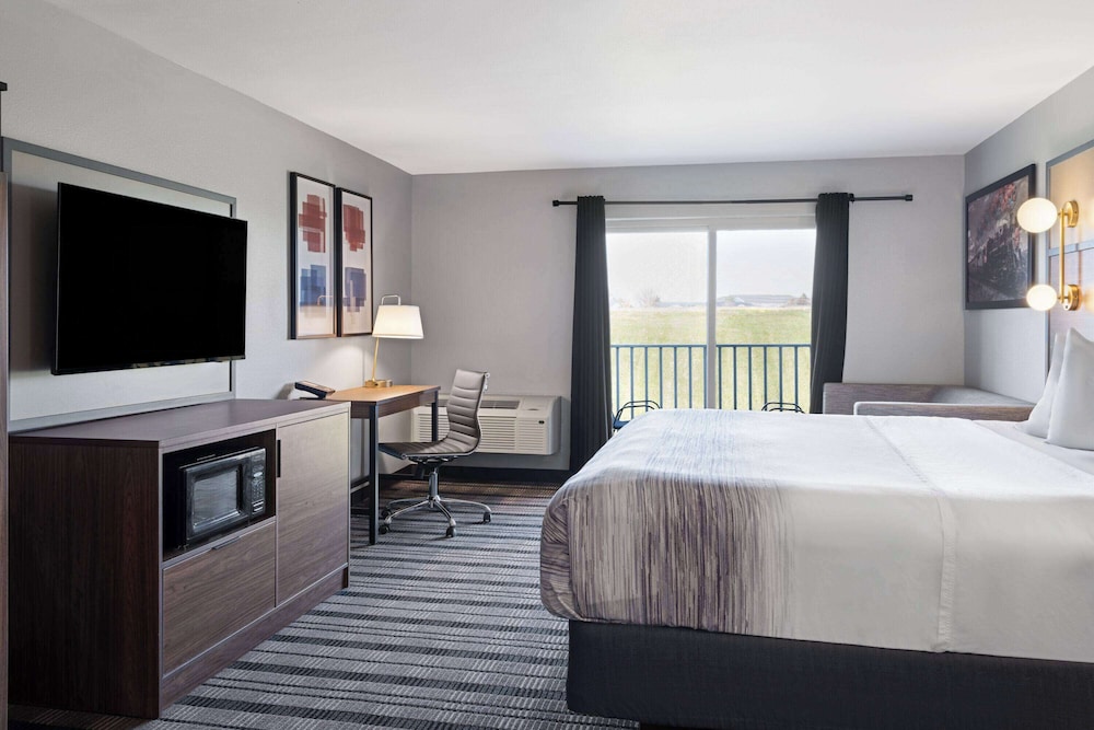 AmericInn by Wyndham Beaver Dam 16/60
