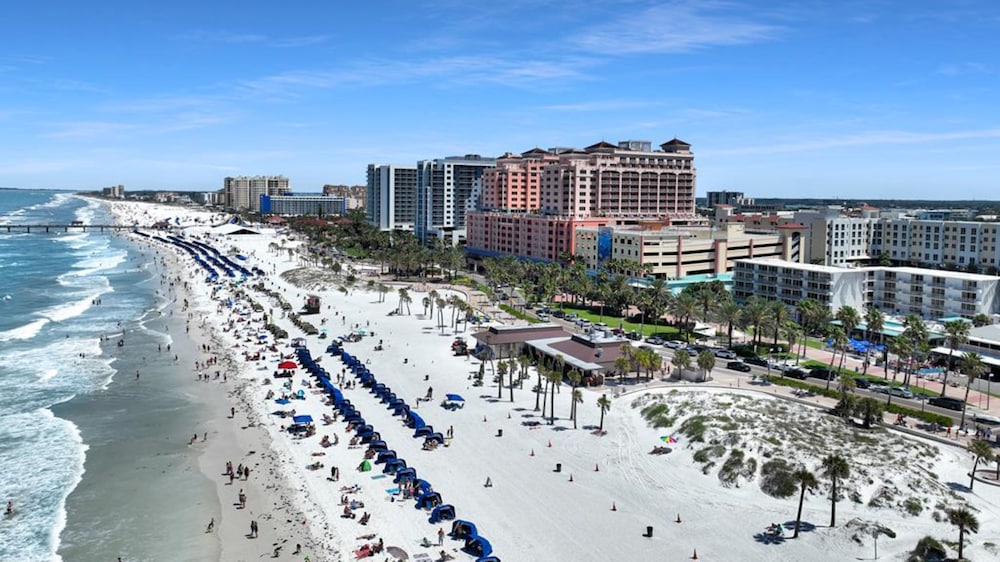 PELICAN POINTE SUITES 56/58
