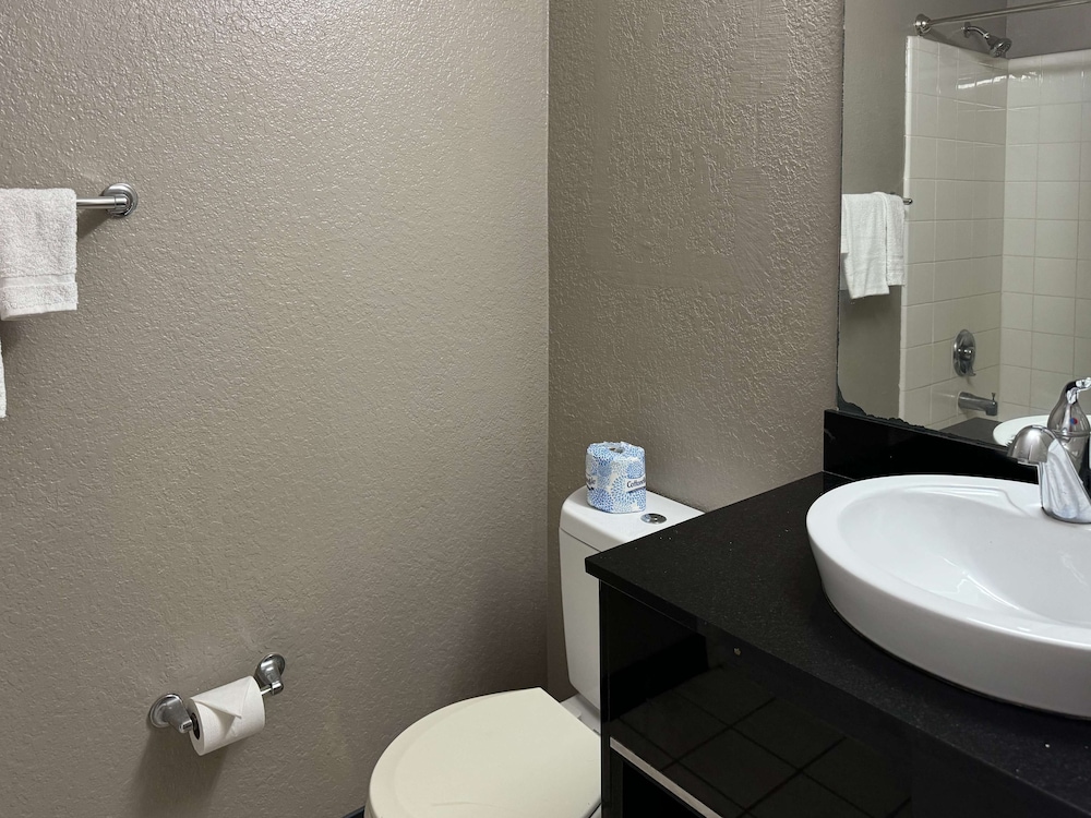 Studio 6 Extended Stay - West Palm Beach, FL 50/52