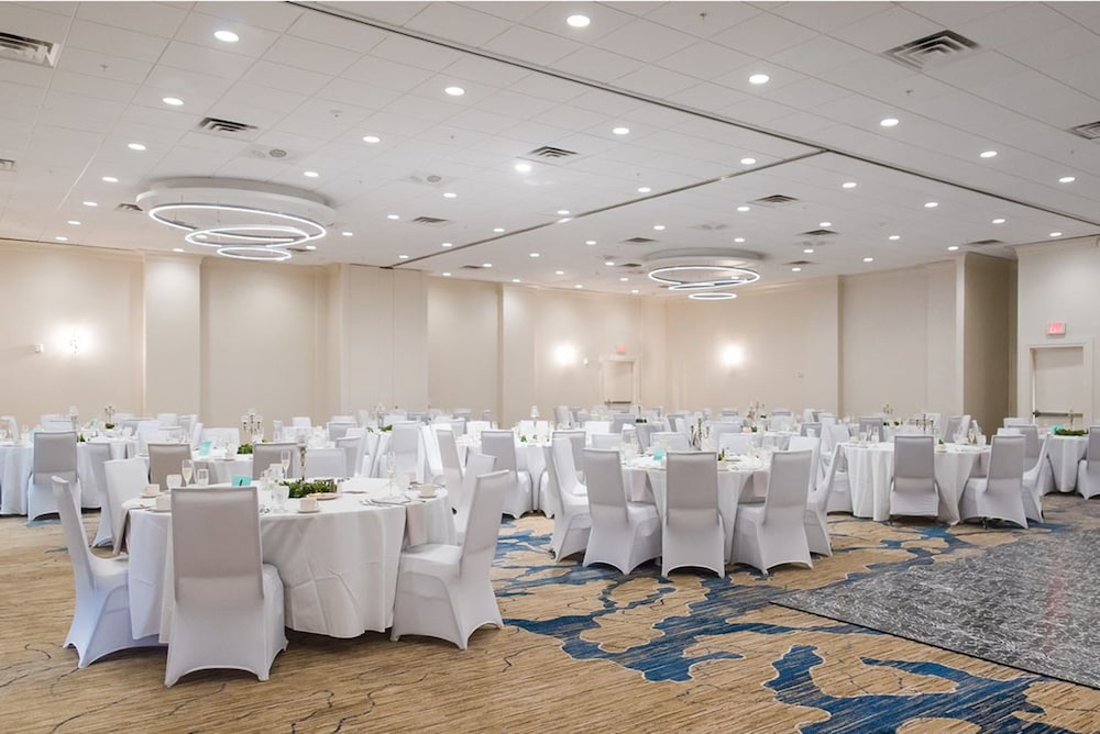 Delta Hotels By Marriott Utica 48/57