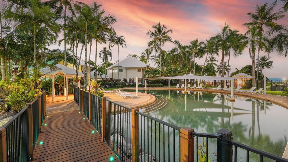Coral Sands Beachfront Resort 55/59