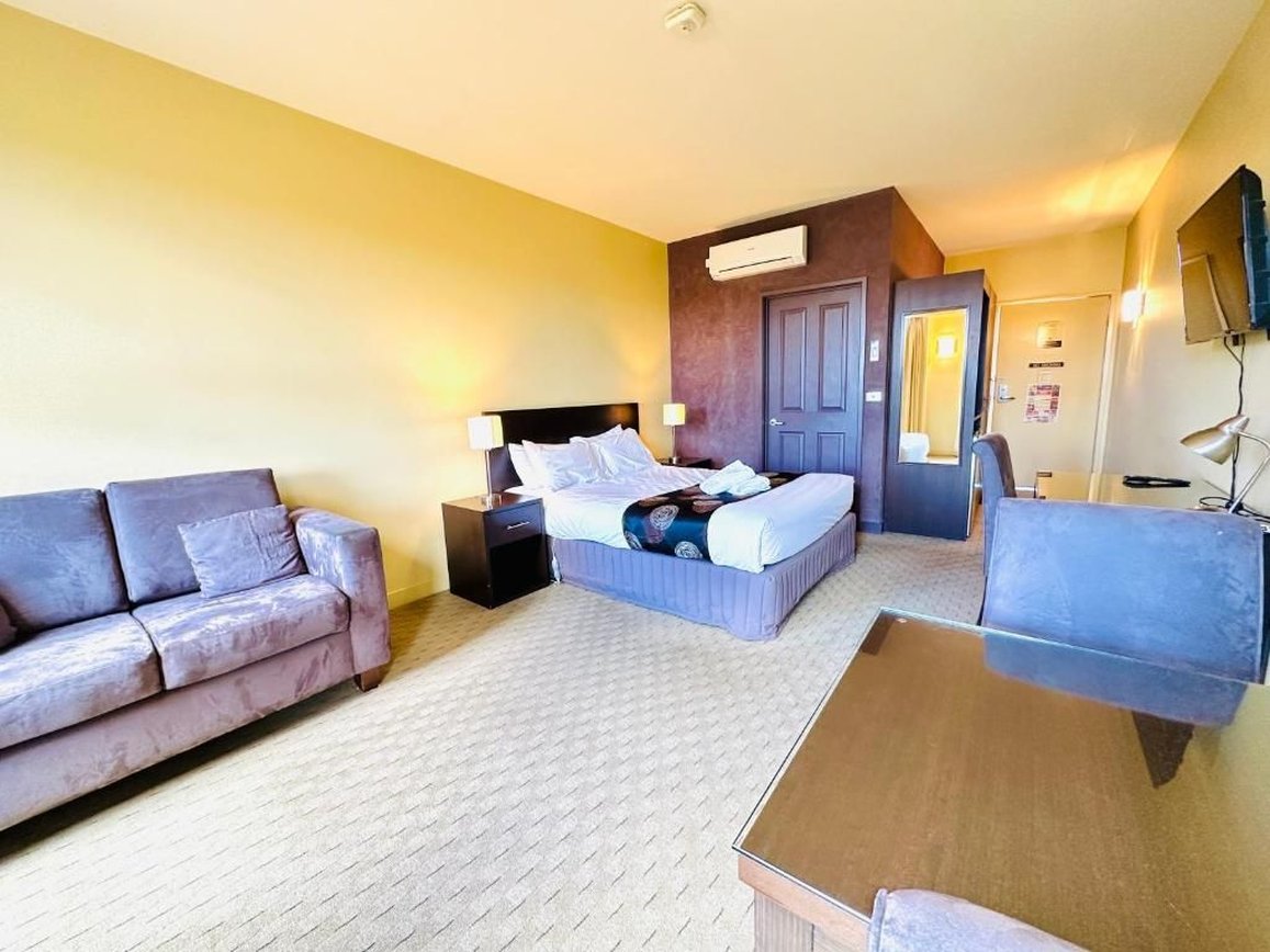 Comfort Inn Suites City Views 23/30