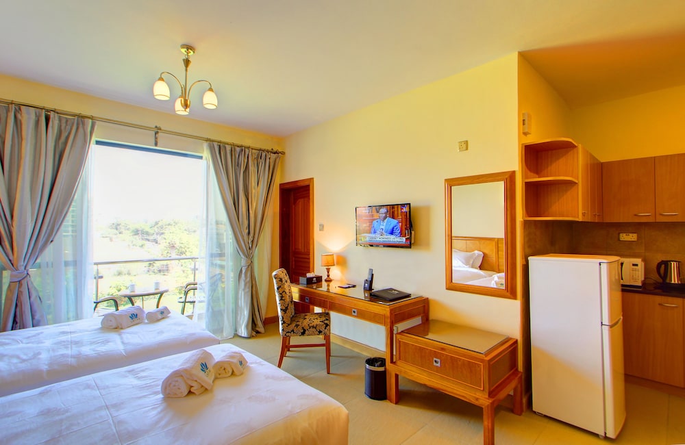 Lotos Inn Suites 43/70