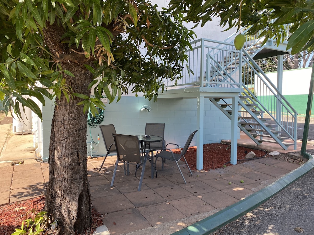 CENTRAL POINT MOTEL 55/61