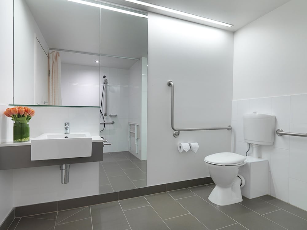 Travelodge Hotel Melbourne Docklands 55/61