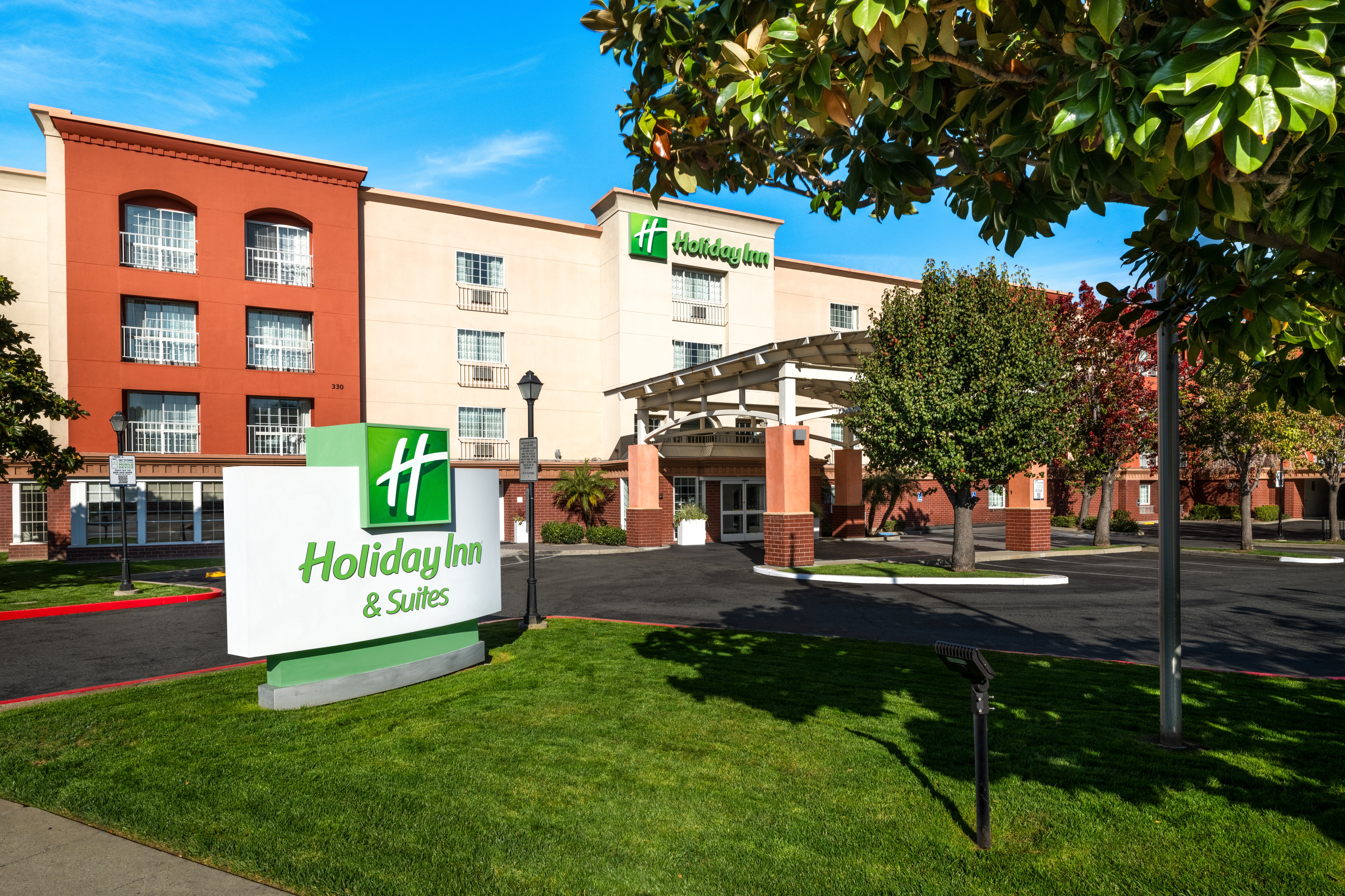 Holiday Inn San Mateo 64/65