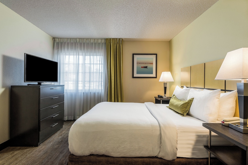 Candlewood Suites Glen Allen Short Pump, an IHG Hotel 25/73