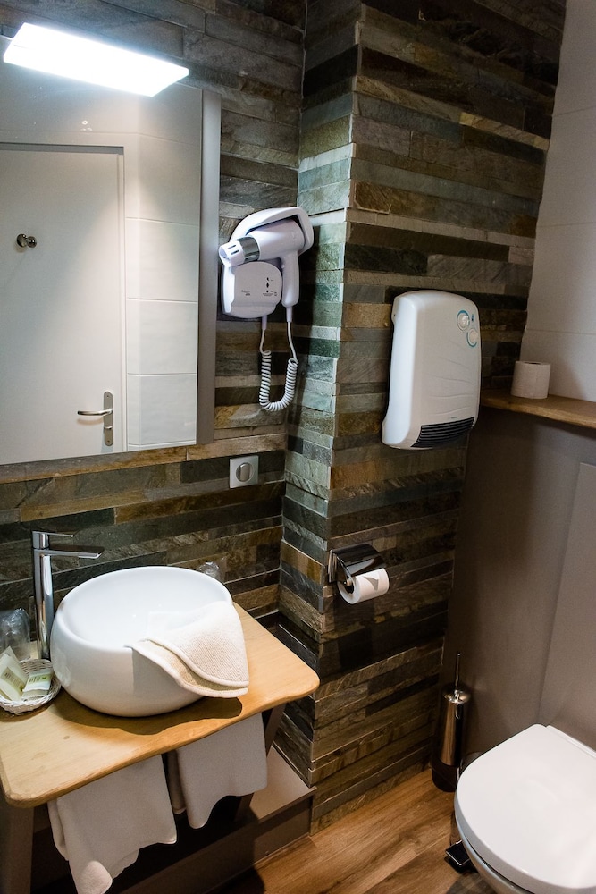 Logis Hotel Le Cheval Rouge 23/26