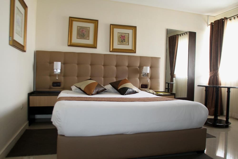HOTEL MONTE CARLO 17/52