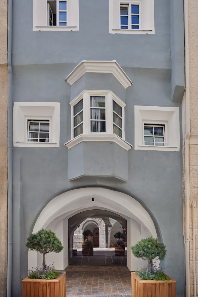 fink Restaurant & Suites 1/22