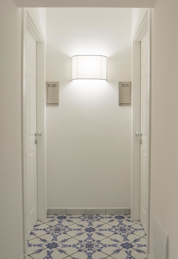 Morelli Suite 33/50