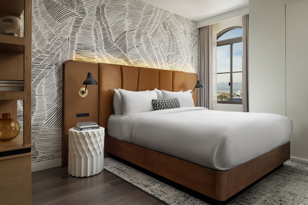 Burton House, Beverly Hills, A Tribute Portfolio Hotel 12/50