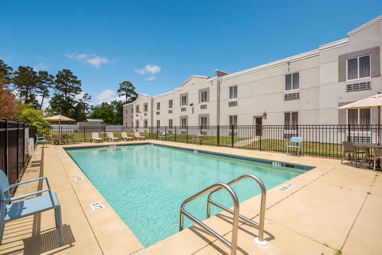 Sleep Inn and Suites Niceville Destin 15/19