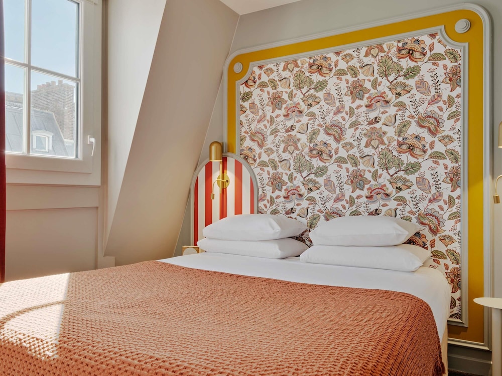 PREMIUM, PRIVILEGE, DOUBLE BED