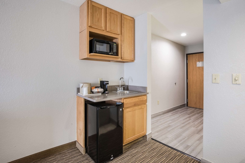 Quality Inn & Suites Lodi I-90 33/39