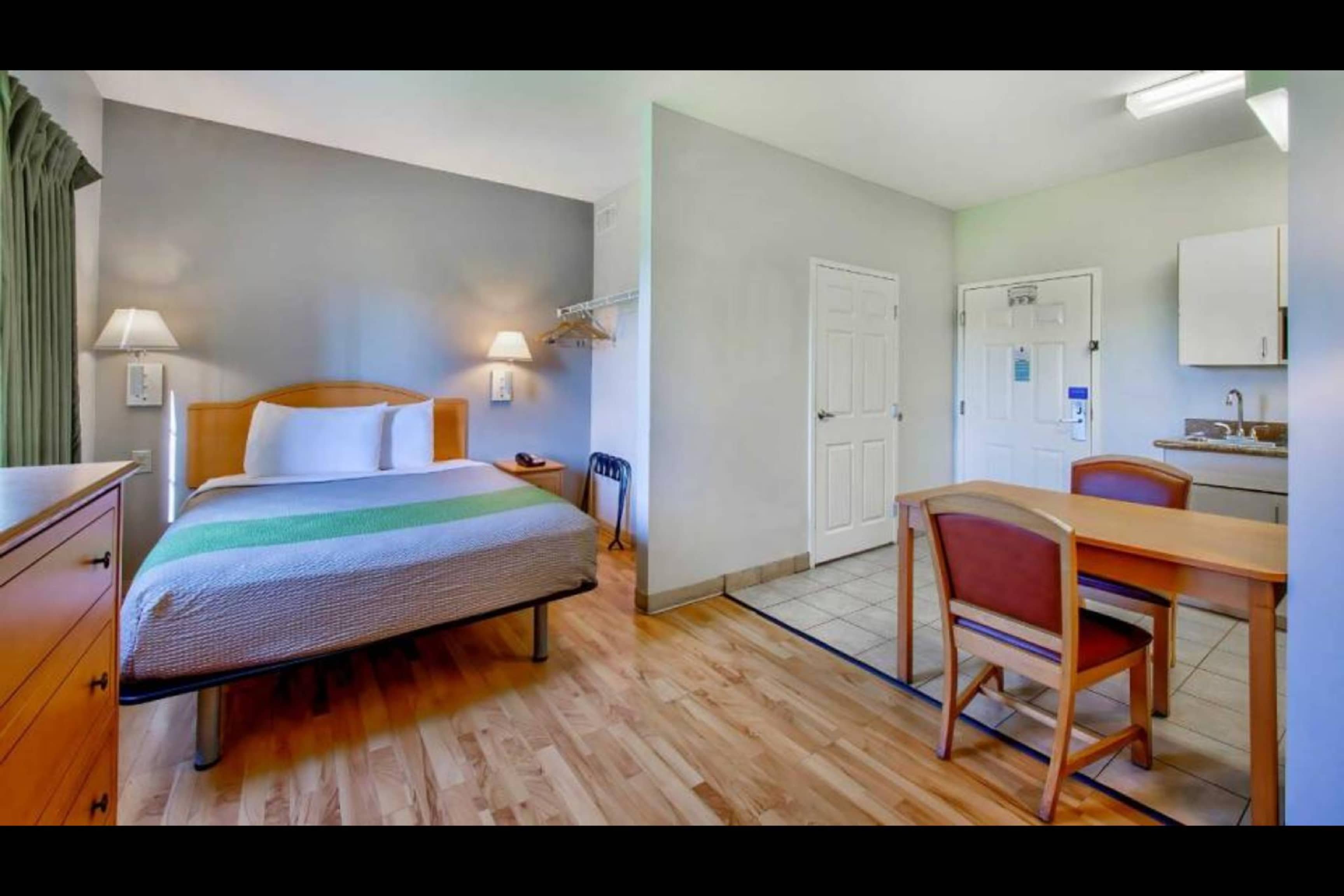 Oyo Townhouse Sulphur,LA Extended Stay I-10 8/27
