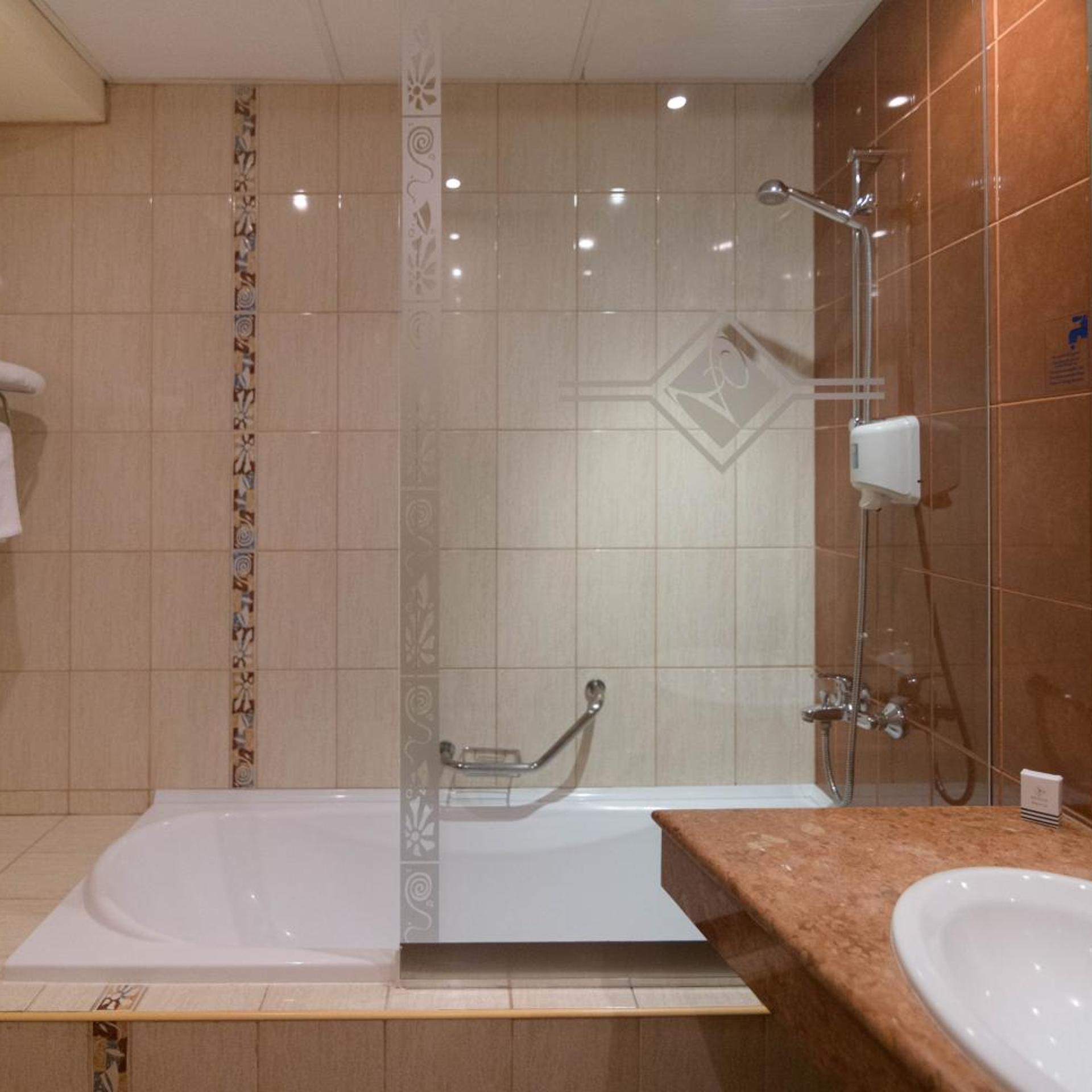 غرفة قياسية ثلاثية، Atlas Hotel 6/6