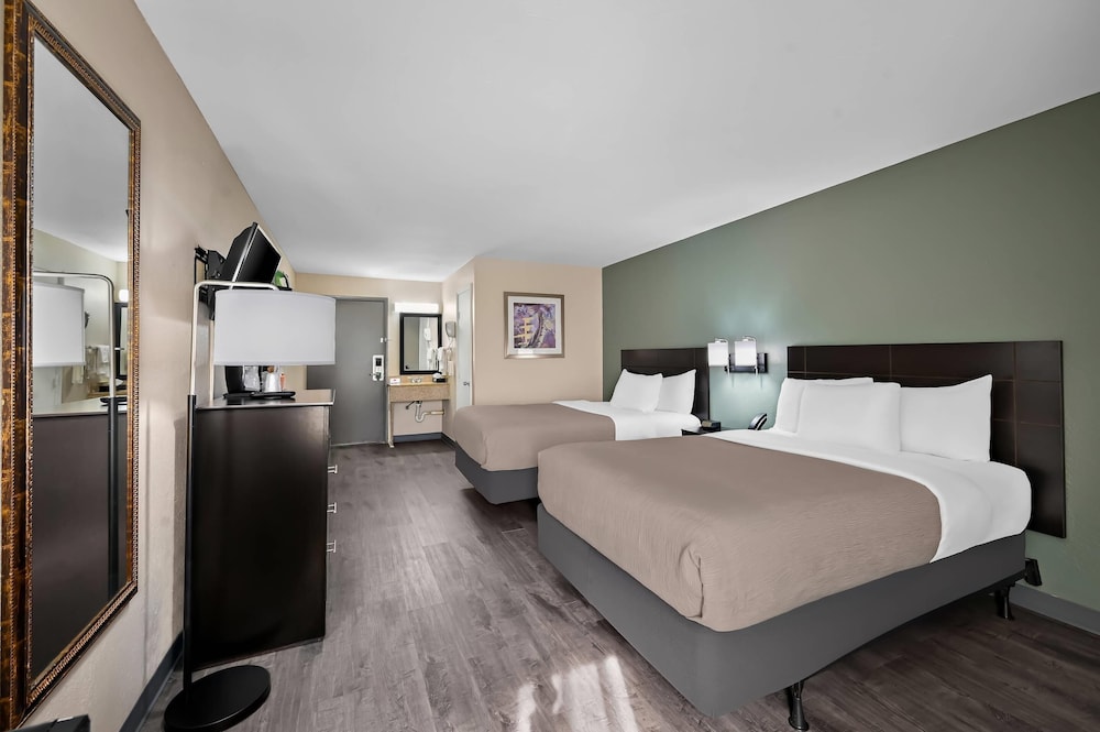 UPGRADE, 2 QUEEN BEDS